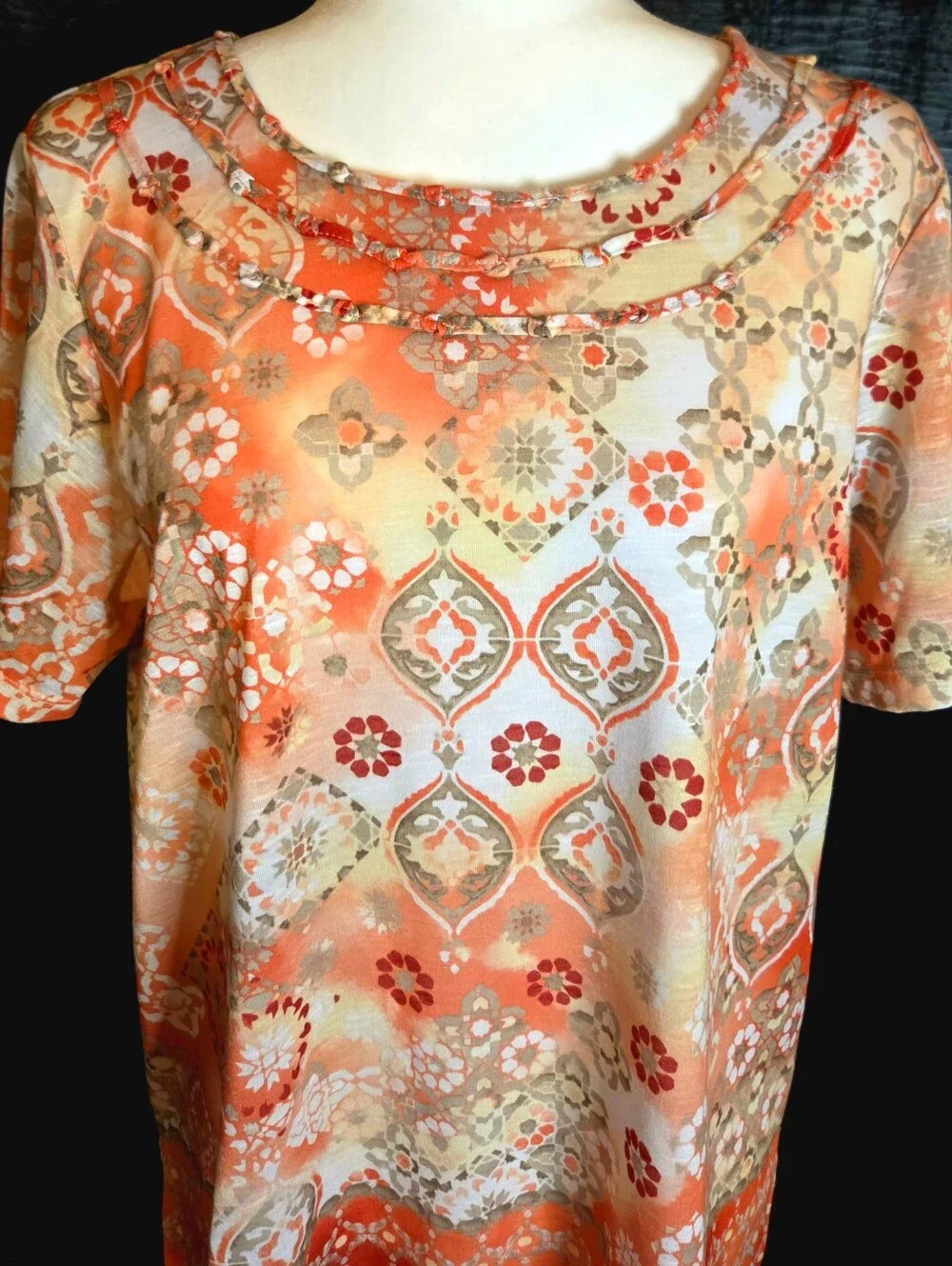 Alfred Dunner Geometric Floral Embroidered Neck Tunic Top Medium - Picture 5 of 13